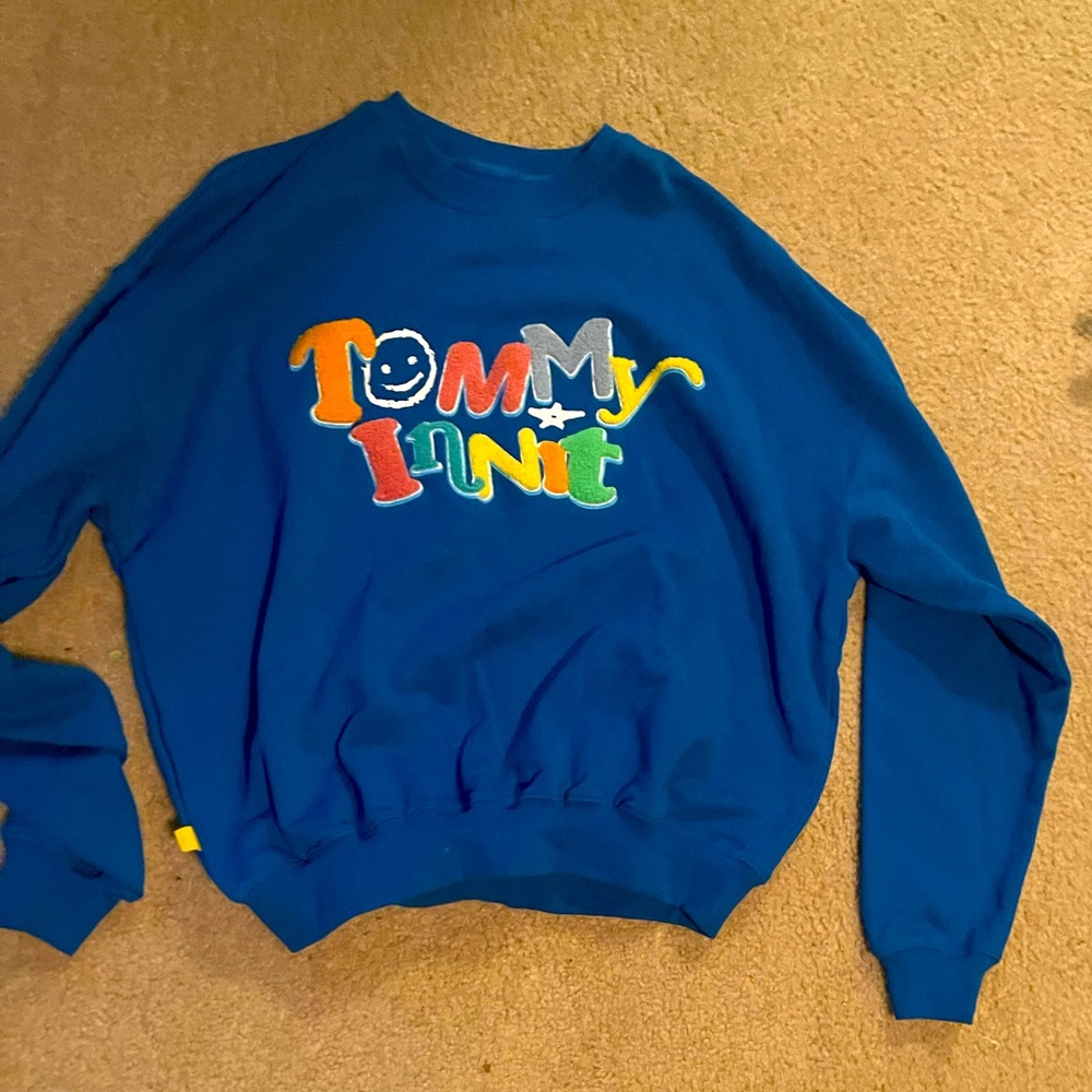 Tommy innit sweatshirt. Never warn. Size large.